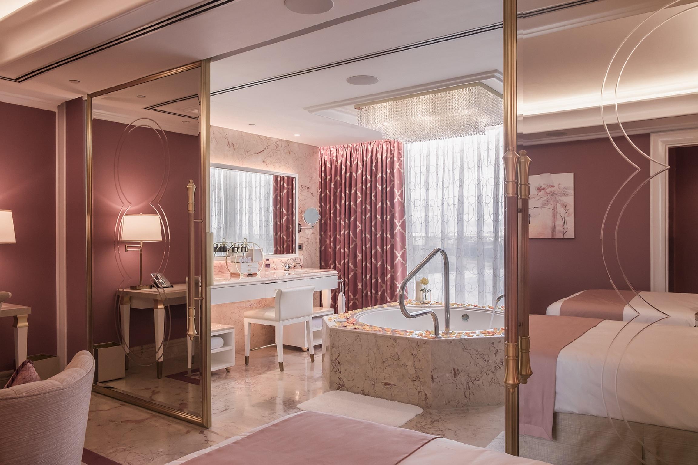 โอะกะดะ มะนิลา Hotel ปาไซ ภายนอก รูปภาพ A suite at the hotel