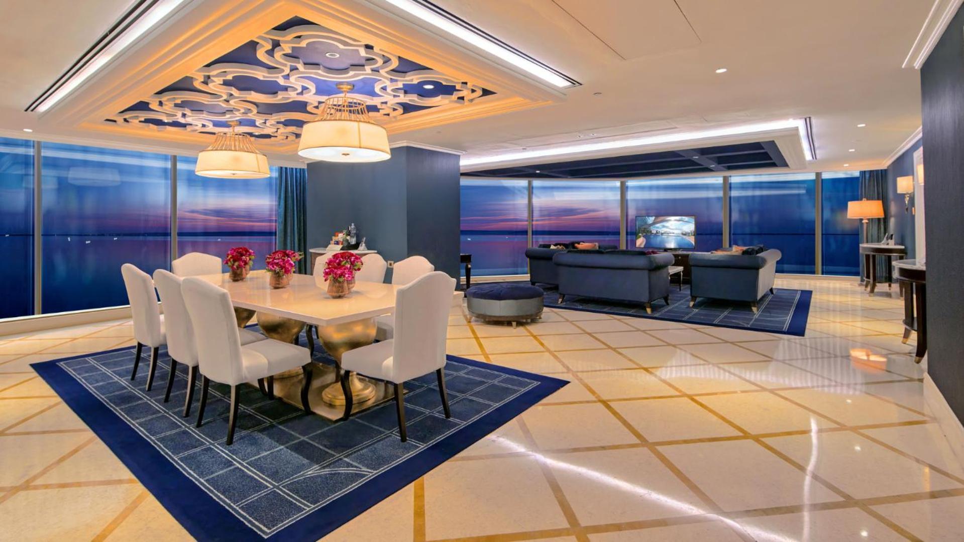 โอะกะดะ มะนิลา Hotel ปาไซ ภายนอก รูปภาพ The interior of the 10000-square-foot (930 m2) presidential suite at the Atlantis Paradise Island resort.