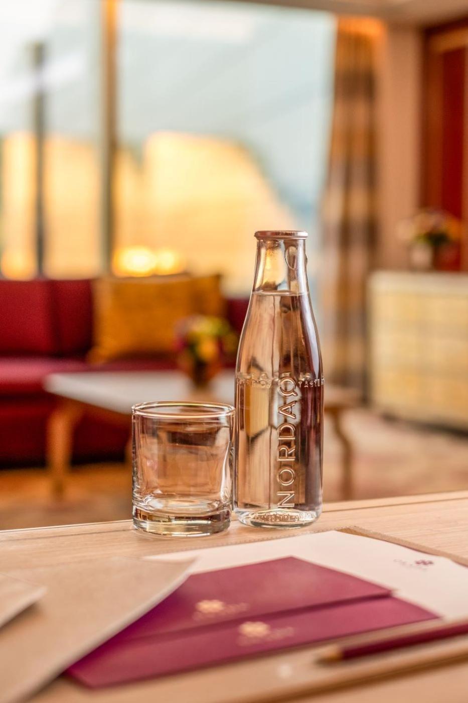 โอะกะดะ มะนิลา Hotel ปาไซ ภายนอก รูปภาพ A bottle of water