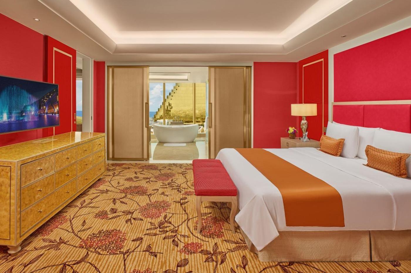 โอะกะดะ มะนิลา Hotel ปาไซ ภายนอก รูปภาพ A bedroom in the hotel